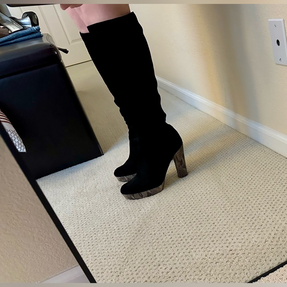 Michael Kors Lesly Black Suede Leather
Knee High Boots Heel sz 7 - Picture 9 of 11